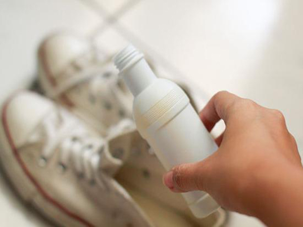 Убрать запах ног в домашних условиях быстро. Дезинфекция обуви. Штучка для убирания запаха из обуви. Белый крем для обуви своими руками.