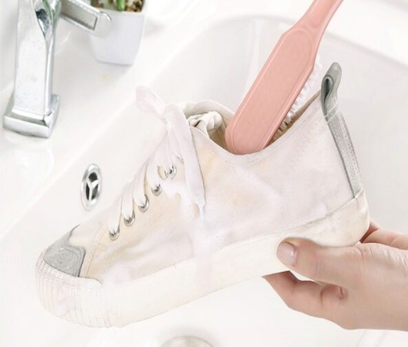 Чем можно отмыть белые кроссовки от грязи в домашних