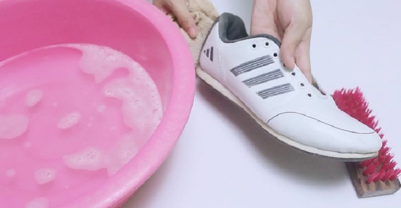 Как отмыть кроссовки от глины